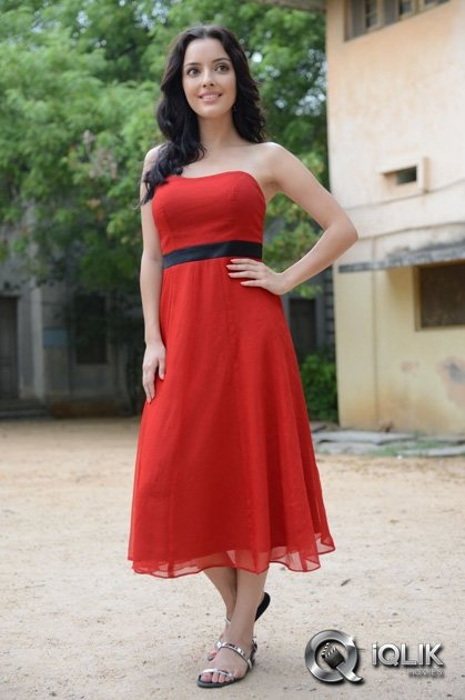Kristina-Akheeva-at-Galipatam-Movie-Press-Meet